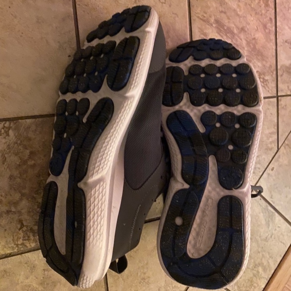 Under Armour Men's Gray Athletic Sneakers with Blue Logo - Picture 7 of 7